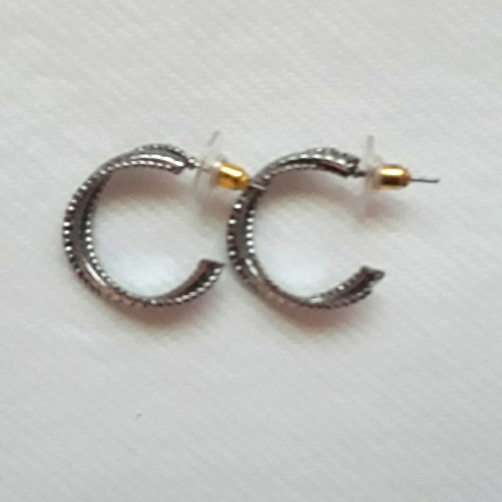 Silver tone twist hoop earrings